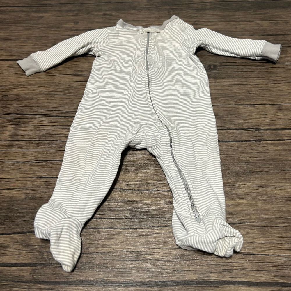 White and gray Striped Sleep. 2 way zipper